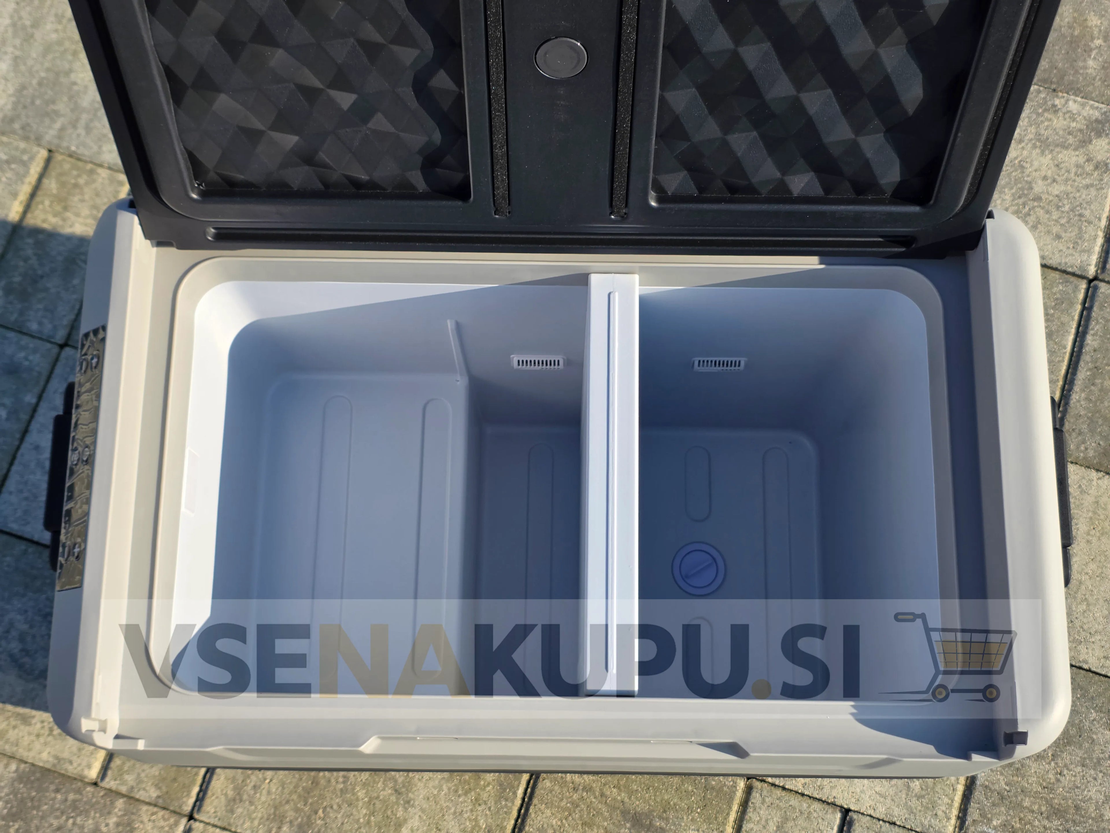Dvoconski kompresorski hladilnik CoolBox 55L- 12V/24V/220V – za avto, kamp in dom