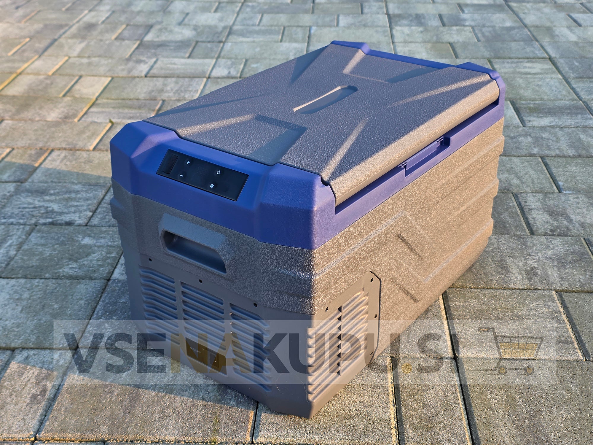Prenosni kompresorski hladilnik CoolBox 30L - 12V, 24V, 220V