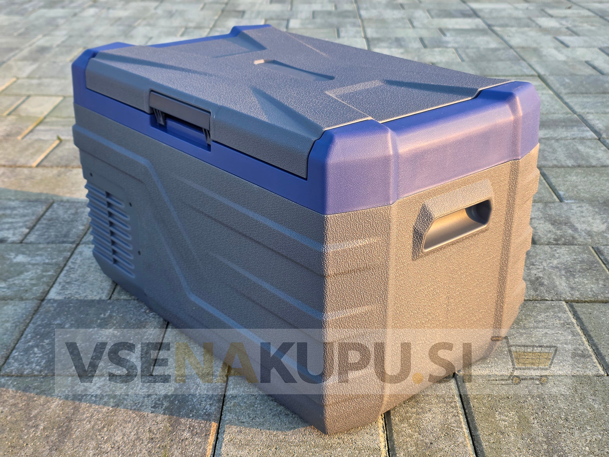 Prenosni kompresorski hladilnik CoolBox 30L - 12V, 24V, 220V